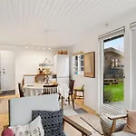 Dufa - 200m To The Fjord By Interhome Nyaraló